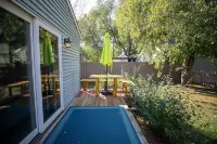 Modern 4BR Home with Chic Décor & Great Location Các khách sạn ở 