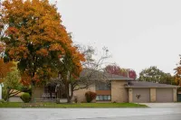 Spacious  Townhouse - 1 mile from Lambeau