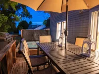 Charlevoix Family Home ~  in Town Home, Newly Renovated, Fire Pit, Hot Tub!!! Hotels in Charlevoix