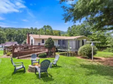 Spacious 4Br Mountain Stay • Perfect for Virginia Tech & Radford Visits