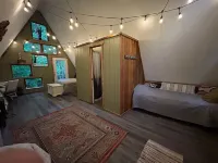 Cabin #2 Amalia - Custom Built A-Frame Artists Retreat - Pet and Kid Friendly