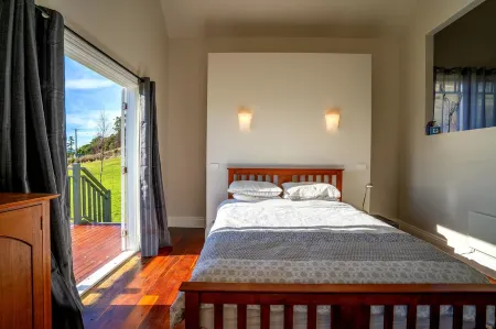 Stunning views, great walks,self contained unit Отели в г. Порт-Артур