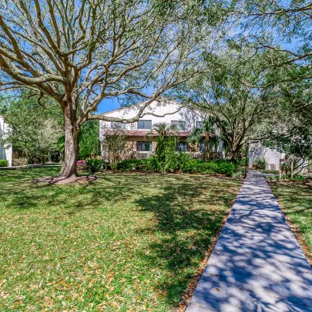 Newly Updated 2 Bed/1.5 Bath Townhome-3 Minute Walk to Beach-Best Deal Around!!