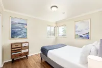 Hot Tub, Steam Room, Billiards, Ping Pong, Darts, 3 Kings, 8 beds total. Hotels in Wheat Ridge