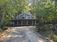 Blue Haven-Community Pool with Lake Access; Fire Pit; 10 Min to Marina & Park
