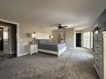 Paris On The Hill Отели в г. Пуласки