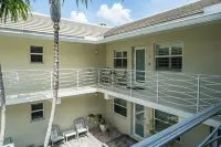 Two Bedroom Boutique Condo 2 Blocks from the Beach and Atlantic Avenue