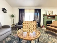 Modern Cabin w Mountain View 3.5 MILES to Sequoia NAT’L Prk!