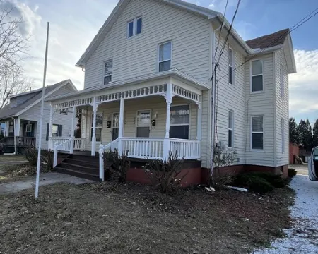 A great stay, close to Spire, GOTL, & Wineries....King Bed! 杰尼瓦酒店