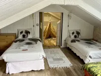 SINGLE-STOREY SHEEPFOLD IN A SMALL MOUNTAIN VILLAGE IN OSSAU WITH JACUZZI Hôtels à : Bilhères