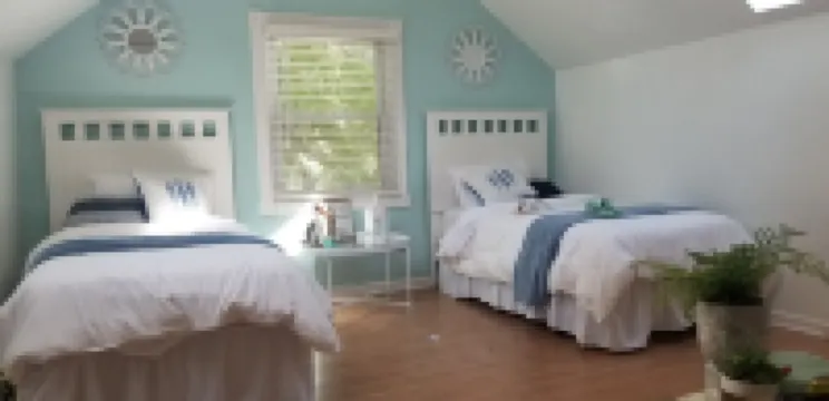 Toledo, lakeside home 3 bdrm sleep 7 on Lake Erie with 4 decksto choose from.