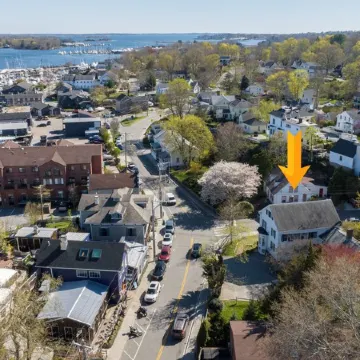Delightful Downtown Mystic Studio!