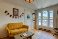 Downtown Boothbay Harbor Vintage Summer Camp Suite