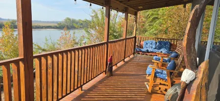 Peaceful Log Cabin on Tennessee River! Pet Friendly, Close to Historical Sites.