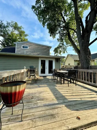 Charming 3-bedroom house with WiFi, AC in serene Noblesville