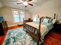 Charming Restored 1891 House Hotels in Fort Atkinson