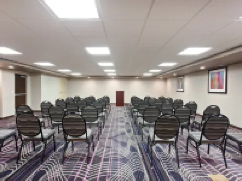 Hampton Inn Seattle/Everett Downtown Hotels in Everett