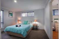 Dunescape Beach House ( Great family house / suit couples and Pet friendly)