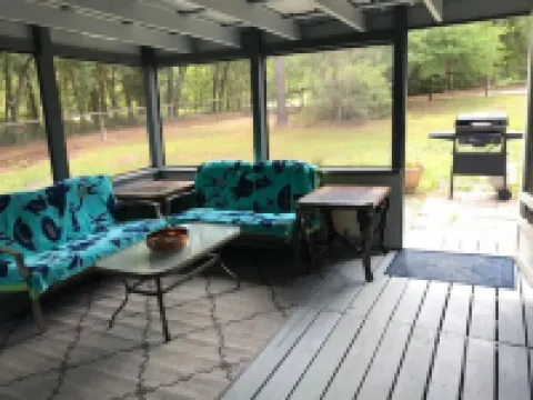 3 Bedroom House on Private Scenic Lake Mable