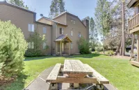 Cozy Sunriver Condo w/Pool Sharc Passes! Close to Sunriver Lodge & Shopping.