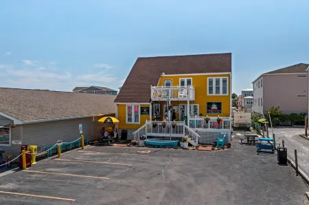 OCEANVIEW, 3 MIN WALK TO BEACH, KID-FRIENDLY, LINENS INCLUDED, FULLY STOCKED