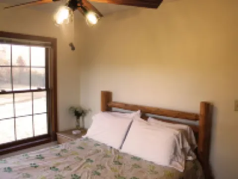 3  Minutes to Giant City - 6 Minutes to SIU - 4 Minutes to Shawnee Winetrail! Hotels in Makanda