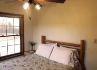 3  Minutes to Giant City - 6 Minutes to SIU - 4 Minutes to Shawnee Winetrail! Hotels in Makanda