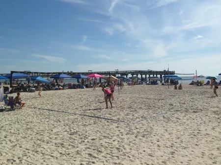 C8, Perfect location, historic downtown, balcony,  near beaches, FREE parking!