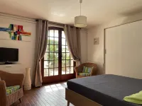 Beautiful 3-person apartment facing the main beach