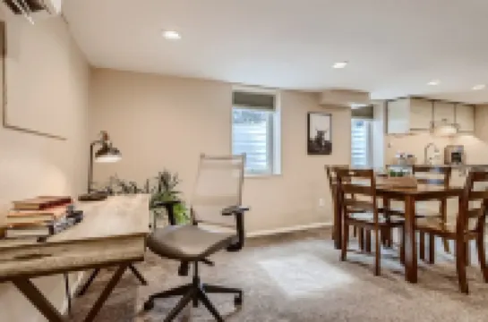 Relaxing Downtown Castle Rock guest suite. Hotels in Castle Rock