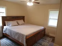 Cozy 2BR Cabin/home 7 miles from Glacier Park!
