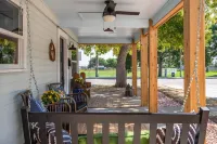 Charming cottage located in historic downtown Louisville.