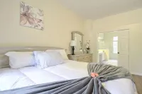 BEAUTIFUL & SPACIOUS 3 BEDROOMS HOME WITH LAKE VIEW