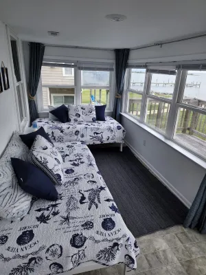 Relax & Renew in a WATERFRONT Cottage , private pier, kayaks, fishing, wineries.