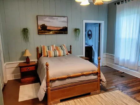 Historic 1851 Farmhouse Retreat