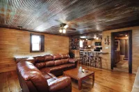 Wanderlust Suite - 2 Bed, 2 Bath Getaway
