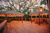 Love Bird Yurt/Cold A/C!! Hot Tub/Medina River/Couples Yurt/Close to Town!