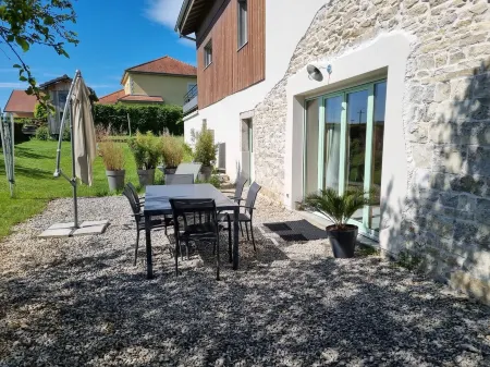 Spacious and peaceful apartment in house