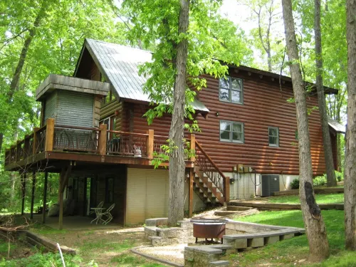 3200 Square Foot Log Home Near Branson!