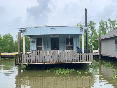 Drive up & park 6 ft from this clean, equipped houseboat in Cypress Cove Marina