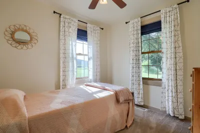 The Willow Street Cottage / Close to Willow Valley / 2 Bed / 1 Bath Hotels near Tudbink's Farm