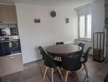 Maison Agréable 4 à 6 Pers Отели в г. Крёз