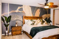 Modern Cozy Haven Near Attractions! Hotel dekat KAY Jewelers
