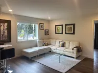 Contemporary One Bedroom Oasis in Downtown Kirkland