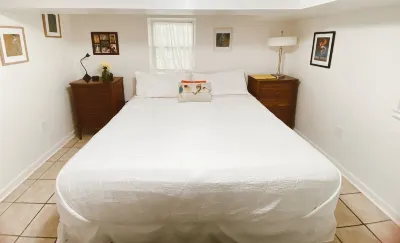 Cozy, Quiet and Private, Giant Jacuzzi Tub, 25 minutes to Asheville & Cherokee Hotels near Lowe's Home Improvement