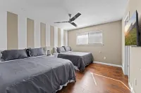Luxury Home Sleeps 20 with Heated Pool & Billiard - สระว่ายน้ำส่วนตัว
