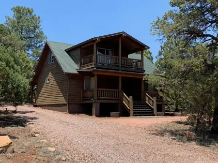 Cozy 2 Bedroom Cabin