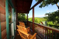 ♡♡Mtn View W/easy Access, Hot Tub, WiFi,  Smart TV & 10 Minutes to Attractions♡♡