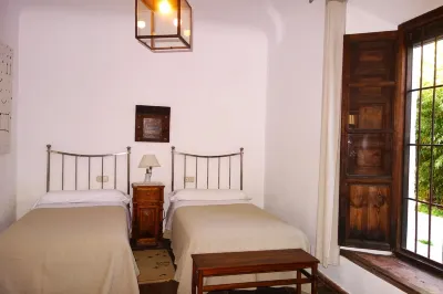 Charming rural house with swimming pool 3 km from the city of Granada. parking Hotel in zona Aeroporto di Granada