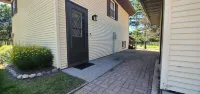 Peaceful retreat on Fawn Lake, local Winery, & minutes from the Dells!